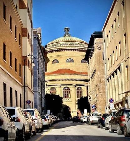 Apartament Un Raggio Di Sole Al Massimo Palermo Zewnętrze zdjęcie